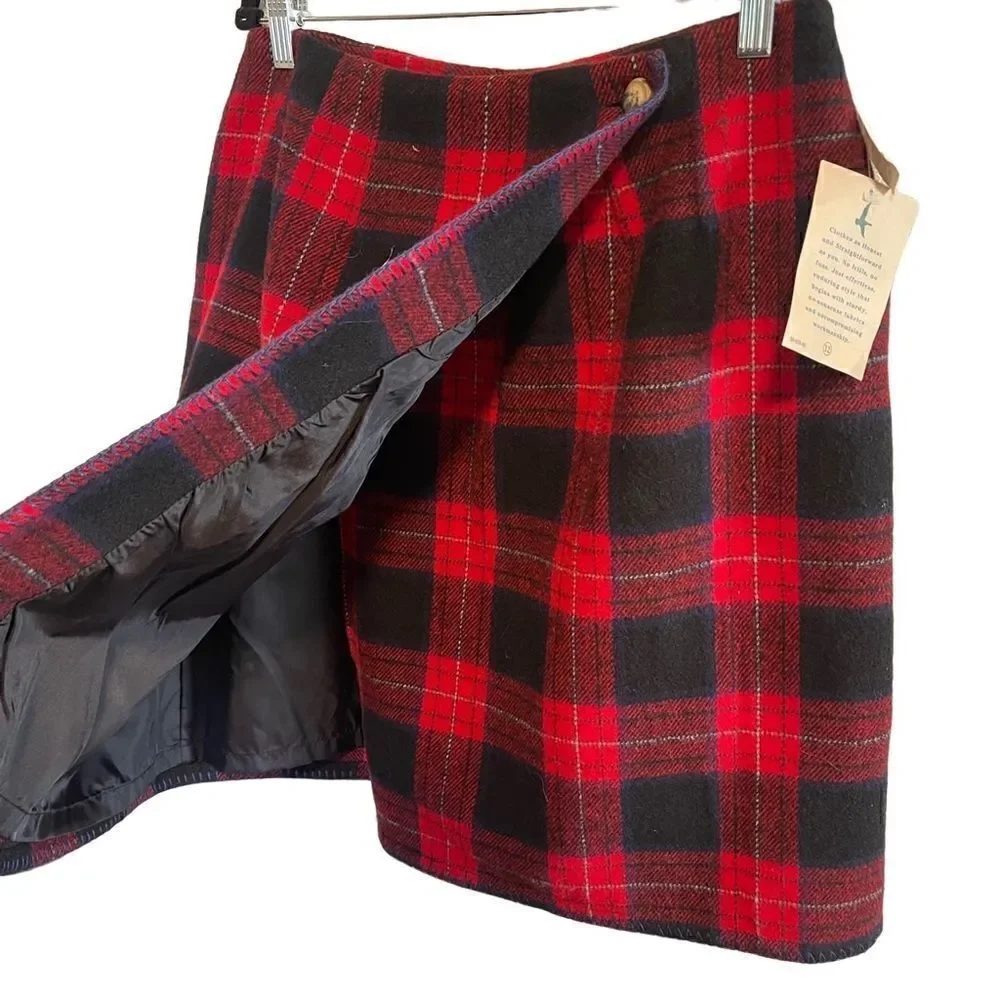 NWT- Vintage Old Stock- Marsh Landing Wool Plaid Red Navy Blue Wrap Skirt, 12
